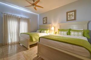 Costa Atlantica Beach Vacation Condos105
