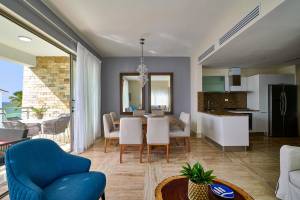 Costa Atlantica Beach Vacation Condos29